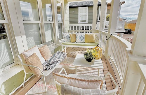 Whittier House | Gorgeous 5 Bed House with Hot Tub, Atop Mesa in Downtown Boulder