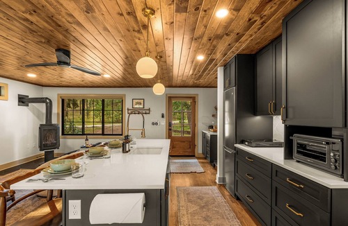 Cascade Cabin | Gorgeous Riverside Retreat: Sauna, Hot Tub, & Fire Pit by Forest & Peak Retreats
