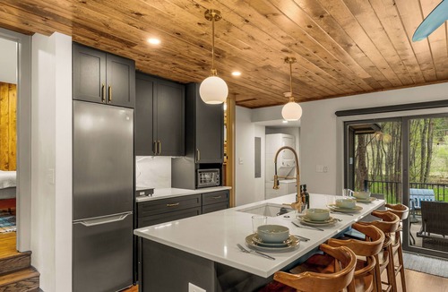 Cascade Cabin | Gorgeous Riverside Retreat: Sauna, Hot Tub, & Fire Pit by Forest & Peak Retreats