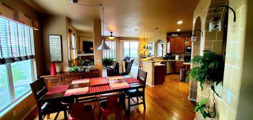 Briargate Villa | Gorgeous Rancher/Mtn Views/AF Academy