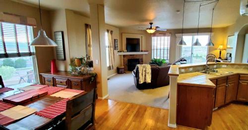 Briargate Villa | Gorgeous Rancher/Mtn Views/AF Academy
