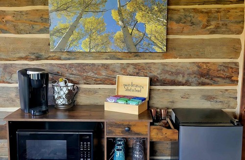 Glenwood Springs Cabin | Gorgeous views and hot tub in 1-bedroom cabin located in Glenwood Springs
