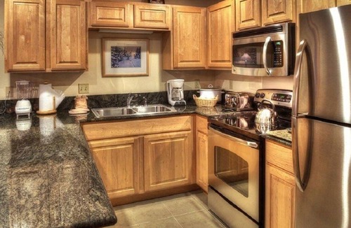 Four O'Clock Cabin | GRAND TIMBER LODGE SKI-IN/SKI-OUT 600 FEET FROM CHAIRLIFT SLEEPS 8