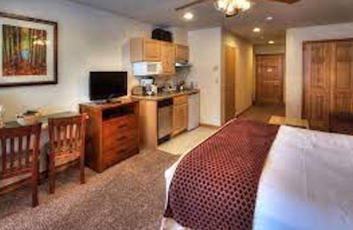 Four O'Clock Resort | GRAND TIMBER LODGE - 3-BEDROOM Condo with LARGE LIVING SPACES AND FULL KITCHEN