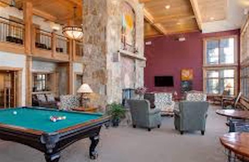 Four O'Clock Resort | GRAND TIMBER LODGE - 3-BEDROOM Condo with LARGE LIVING SPACES AND FULL KITCHEN