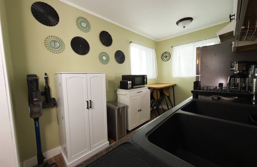 Central Colorado Springs Apartment | Great location for traveling professionals, fully furnished!