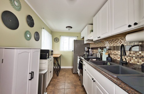 Central Colorado Springs Apartment | Great location for traveling professionals, fully furnished!