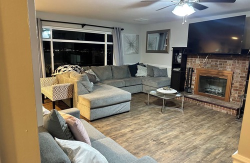 Golden House | Great views 4 Bedroom nearRed Rocks, Downtown, Golden and Lookout Mountain!
