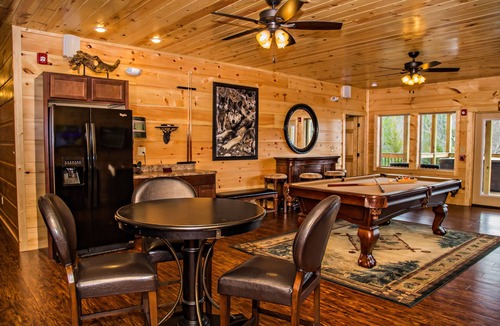 Pittman Center Cabin | Greenbrier Estate | 28 Luxury Suites | Two Private Mansions On One Property