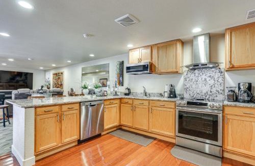 Aurora Apartment | Group Getaway 3 Mi to Cherry Creek State Park!