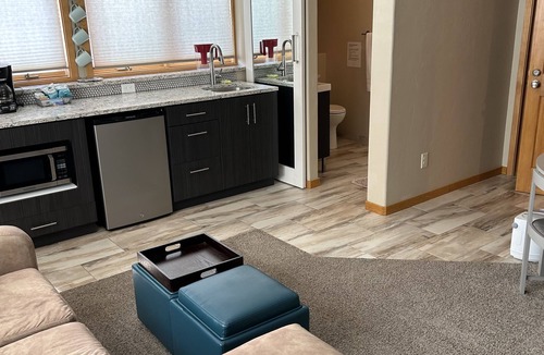 Summit Cove Apartment | Guest apartment 1 bed, 1 bath sleeps up to 4 License STR26-N1-00006