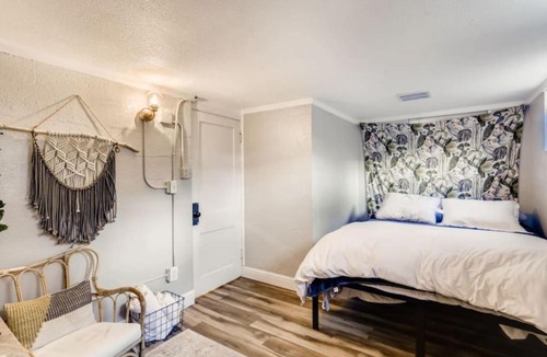 Speer Apartment | Guest Suite With Kitchenette And A 5 star Location