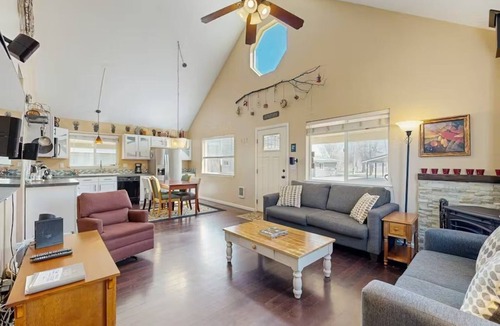 Gunnison House | Gunni Getaway | Pet-Friendly walkable to Downtown