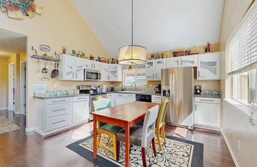 Gunnison House | Gunni Getaway | Pet-Friendly walkable to Downtown