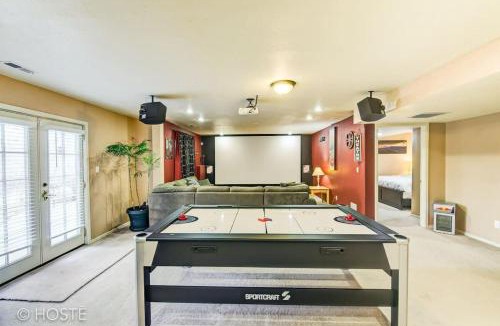 Northeast Colorado Springs House | *H* 5BR Home Getaway w/HOT TUB *