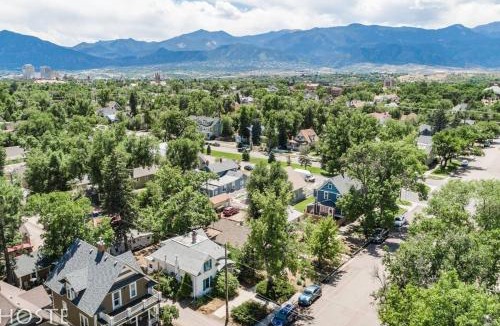 Central Colorado Springs Apartment | *H NEW!* Centrally Located 3BDRM Traveler`s Home Near Downtown Colorado Springs