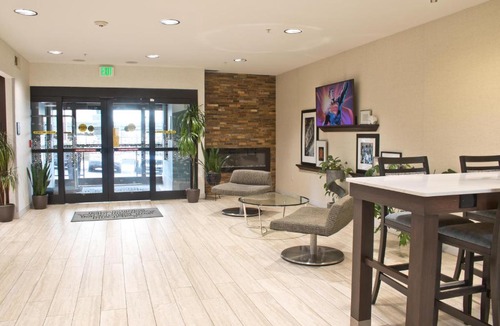 Highland Hotel | Hampton Inn & Suites Denver-Speer Boulevard
