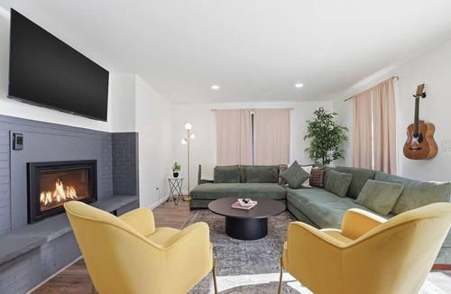 Lamar Heights Area Apartment | Harmony House | Hot Tub | Experiential home