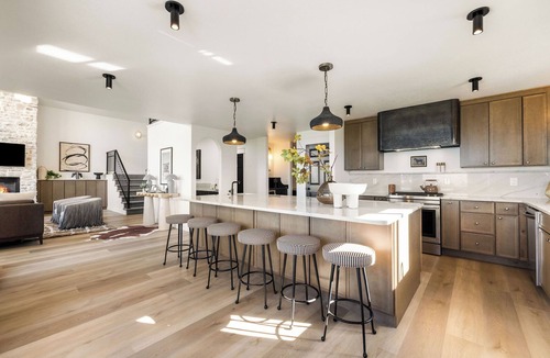 Morrison House | Haven Above The City - Red Rocks Retreat+Games, Hot tub, Family-friendly, VIEWS!