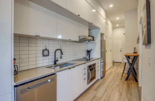 City Park West Apartment | Healthcare Heroes Welcome! Mid-Term Stay in Denver