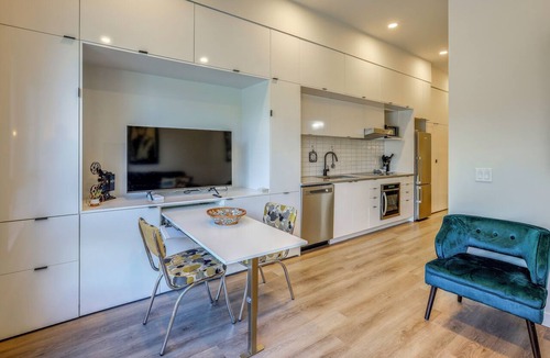City Park West Apartment | Healthcare Heroes Welcome! Mid-Term Stay in Denver