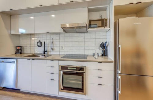 City Park West Apartment | Healthcare Heroes Welcome! Mid-Term Stay in Denver
