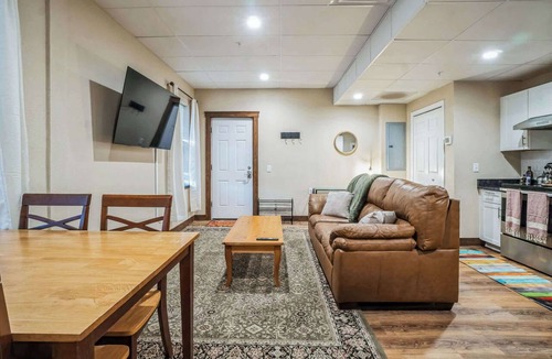 Nederland Apartment | Heart of Town | 10 Min to Skiing | Locals Favorite