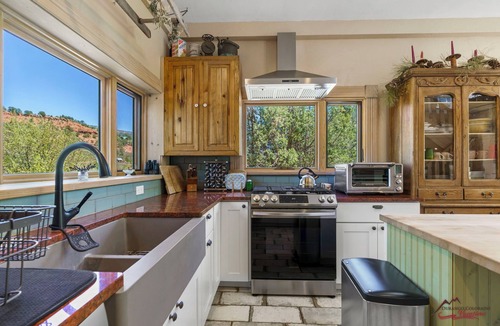 Durango House | Hidden Valley Farmhaus, Walk to National Forest, 10 Minutes to Downtown