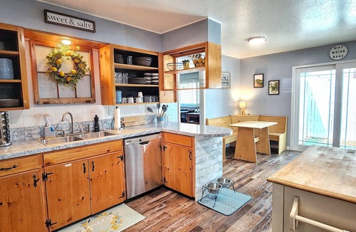 Pleasant Valley House | Hike into Garden of the Gods right from the house! Perfect for families!