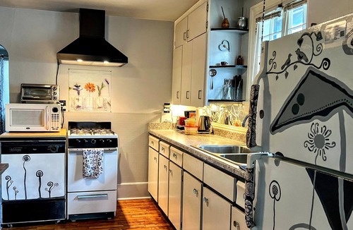 Colorado Springs House | Historic cottage for solo travelers and couples, 5 min to downtown COS