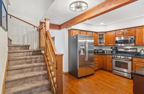 Historic District House | Historic District 4 BR Home, New Hot Tub, 3 Blks to Main Street, .4 m to Lifts