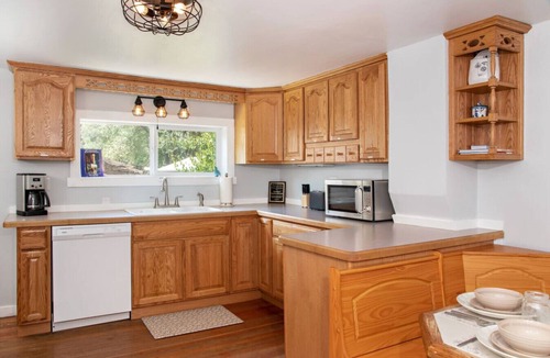 New Castle House | Historic Dwntwn Home, Warm & Charming,13 Mi to GWS