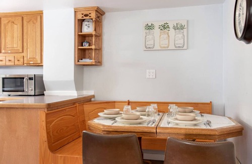 New Castle House | Historic Dwntwn Home, Warm & Charming,13 Mi to GWS