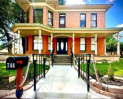 Raton House | Historic Queen Anne Art House Walk to Downtown