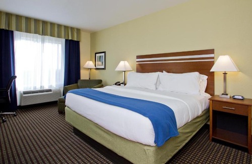 Montbello Hotel | Holiday Inn Express and Suites Denver East Peoria Street by IHG