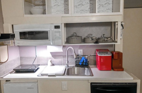 Centennial House | Home Away From Home! Beautiful Private Guest House