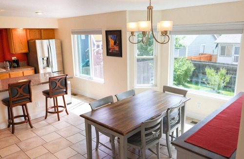 Northeast Colorado Springs House | Honeysuckle House-Spacious 4-bedroom house in pleasant Colorado Springs with AC