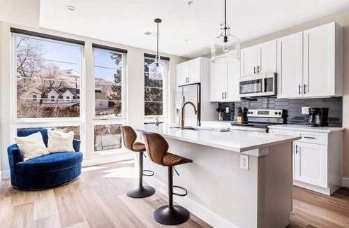 Golden Apartment | Horseshoe Hideaway, Luxe Studio 1 Block to Main St
