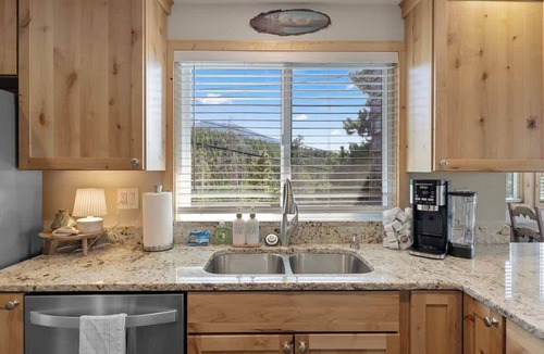 Coal Creek Cabin | Hot tub and seclusion at Stone Cliff Cabin!