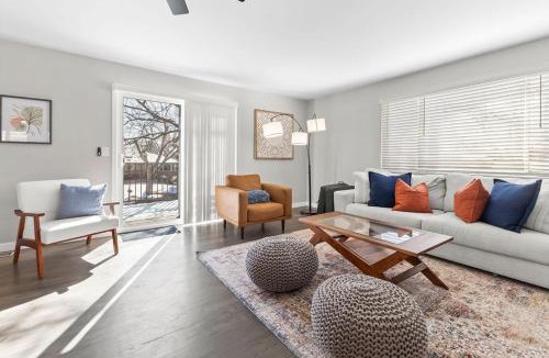 Golden House | Hot Tub Family Home with Mountain Views - Close to Red Rocks and Clear Creek
