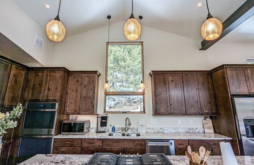 Alma Cabin | Hot Tub & Mtn Views - Modern Build, Pet-Friendly, 14 mi to Breck
