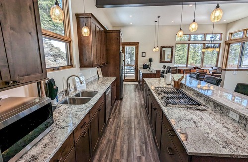 Alma Cabin | Hot Tub & Mtn Views - Modern Build, Pet-Friendly, 14 mi to Breck