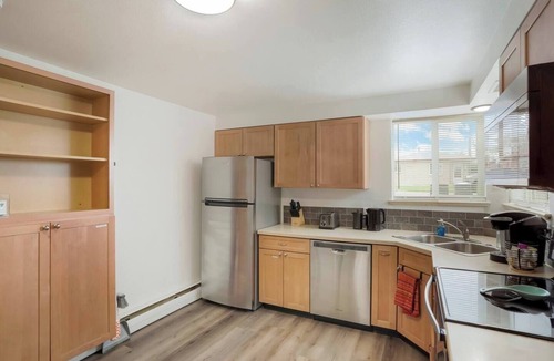 Arvada Plaza Area Apartment | Hot Tub, Park, 420, 1GB internet, Quiet Getaway