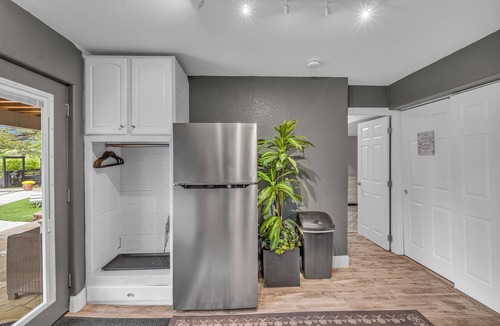 Castle Rock House | Hot Tub+Pool, Steam Shower, 4 Bedrooms, 2King Beds+2Queen Beds, 2 Full Baths