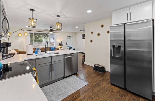Lakewood House | Hot Tub, Putt-Putt, and Family Friendly Summer Escape!