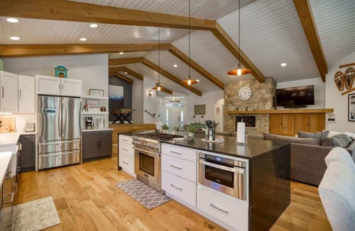 Pagosa Springs House | Hot Tub Retreat w/Playroom & Mountain Views