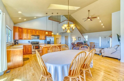 Colorado City House | Hot Tub Stunning Mountain Views Private Peaceful Hillside Haven