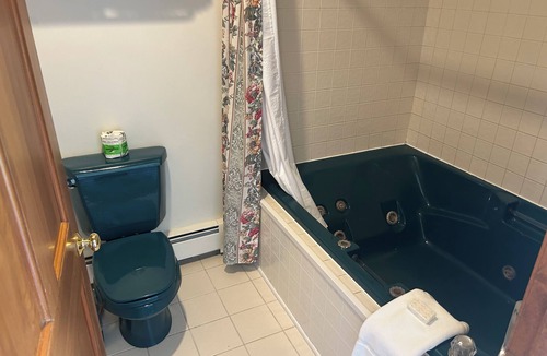 Somerset County Hotel | Hotel Room with 2 queen beds, sitting area, deck and large 2 person Jacuzzi tub
