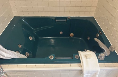 Somerset County Hotel | Hotel Room with 2 queen beds, sitting area, deck and large 2 person Jacuzzi tub