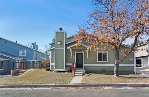 Village Seven House | House of Stark | End-Unit Townhome | Pet Friendly